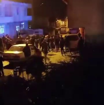 AİLELER ARASINDA SAVAŞI ANDIRAN KAVGADA EVLER ATEŞE VERİLDİ   