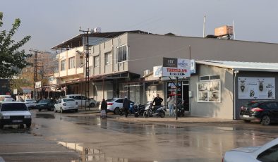 OTOMOBİLLE MOTOSİKLET ÇARPIŞTI: 1 YARALI   