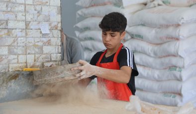 FIRINDA YERLERİ SÜPÜREREK ÇIRAKLIĞA BAŞLAYAN 16 YAŞINDAKİ ÇOCUK, 6 YILDIR MESLEK ÖĞRENMEK İÇİN EMEK VERİYOR  