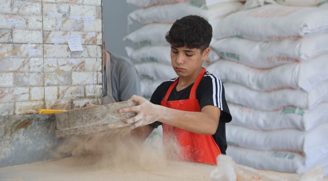 FIRINDA YERLERİ SÜPÜREREK ÇIRAKLIĞA BAŞLAYAN 16 YAŞINDAKİ ÇOCUK, 6 YILDIR MESLEK ÖĞRENMEK İÇİN EMEK VERİYOR  