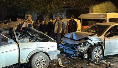 TOFAŞ’IN HURDAYA DÖNDÜĞÜ KAZADA 2 KİŞİ YARALANDI   