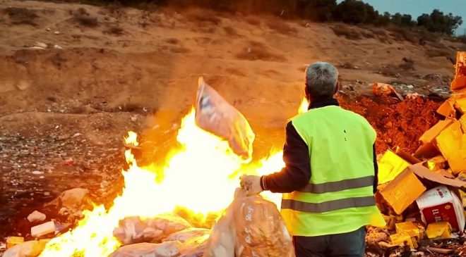 TARİHİ GEÇMİŞ ÜRÜNLERLE ÇOCUKLARI ZEHİRLEYECEKLERDİ: 2 TON CİPS, ŞEKERLEME VE ÇİKOLATA İMHA EDİLDİ   