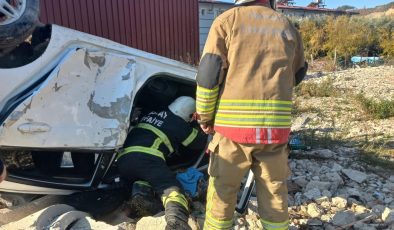 SAMANDAĞ’DA TAKLA ATAN OTOMOBİLİN SÜRÜCÜSÜ YARALANDI   