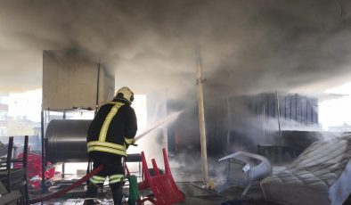 KIRIKHAN’DA EVİN ÇATI KATI ALEVLERE TESLİM OLDU   