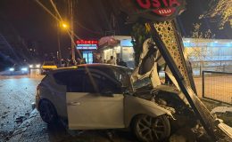 KAZA YAPAN SÜRÜCÜ ARACI BIRAKIP KAYIPLARA KARIŞTI   