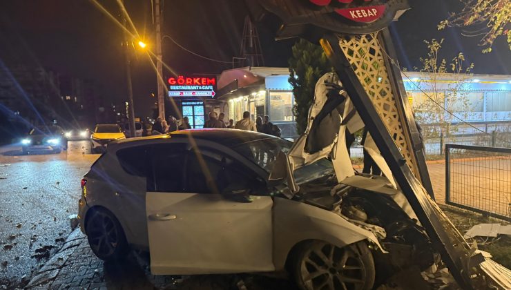 KAZA YAPAN SÜRÜCÜ ARACI BIRAKIP KAYIPLARA KARIŞTI   