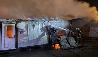 ALEVLERE TESLİM OLAN 6 KONTEYNER YANDI   