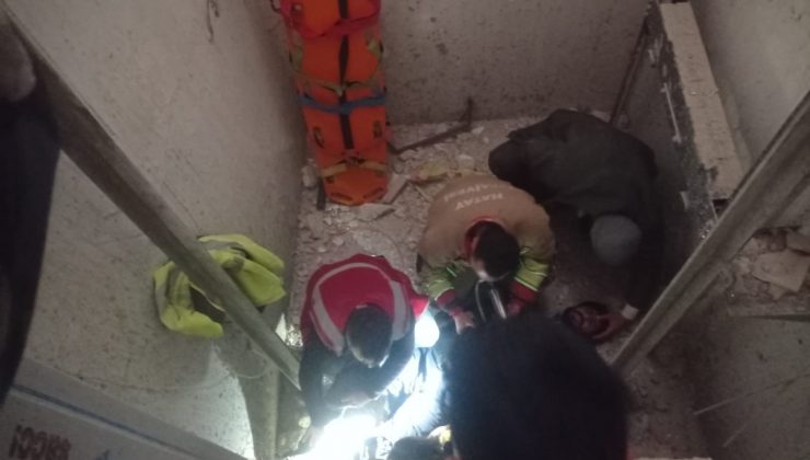 ASANSÖR BOŞLUĞUNA DÜŞEN İŞÇİ YARALANDI 