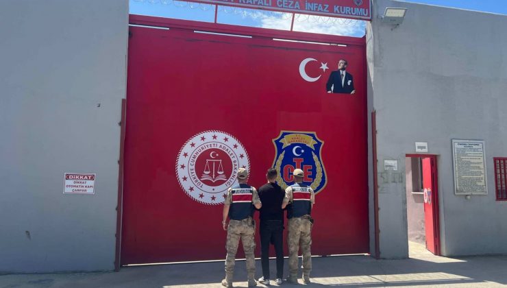 HATAY’DA 30 YIL HAPİS CEZASI BULUNAN FİRARİ MANDALİNA BAHÇESİNDE YAKALANDI   