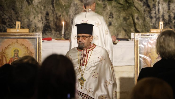 DÜNYA’NIN İLK MAĞARA KİLİSESİNDE NOEL AYİNİ   