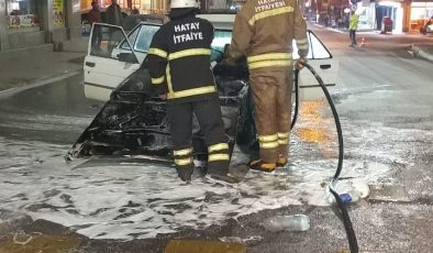 SEYİR HALİNDEKİ OTOMOBİL ALEVLERE TESLİM OLDU   