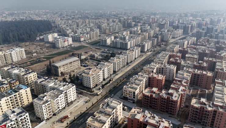 DEPREMDE TAMAMEN YIKILAN EMEK MAHALLESİ, İNŞA ÇALIŞMALARIYLA YENİDEN IŞIL IŞIL 