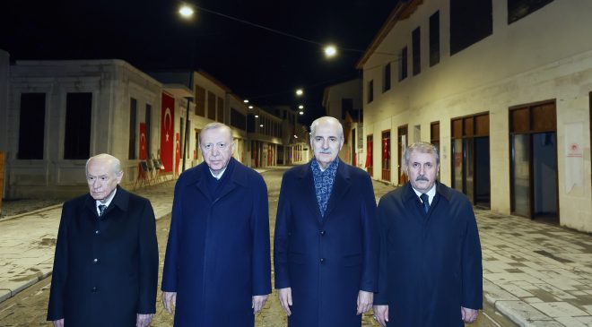 CUMHURBAŞKANI ERDOĞAN’IN BUTONA BASMASIYLA TARİHİN AYDINLATILAN İLK CADDESİ OLAN KURTULUŞ CADDESİ’NDE YENİDEN IŞIKLAR YANDI 