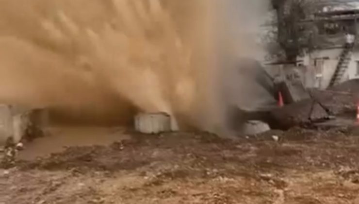 ANA SU HATTINDA YAŞANAN PATLAMADA SU METRELERCE HAVAYA FIŞKIRDI 