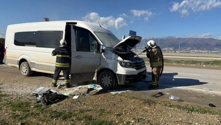 ANTAKYA’DA SEYİR HALİNDEKİ MİNİBÜSTE KORKUTAN YANGIN   