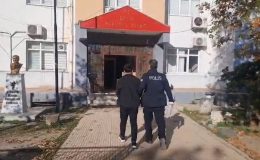 ERZİN’DE EVİNDE RUHSATSIZ SİLAH VE MERMİ İLE YAKALANAN ŞAHIS TUTUKLANDI   