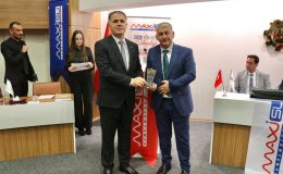 FERİT OFLAZOĞLU’NA MAXİSU BAŞARI ÖDÜLÜ TAKDİM EDİLDİ