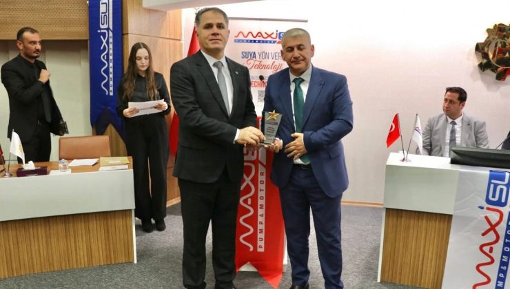 FERİT OFLAZOĞLU’NA MAXİSU BAŞARI ÖDÜLÜ TAKDİM EDİLDİ