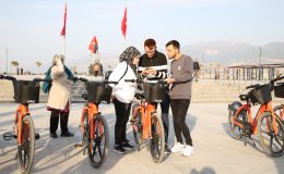 ELEKTİRİKLİ BİSİKLETLER SAHAYA İNDİ