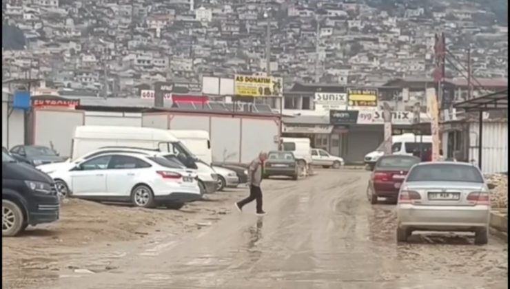 ANTAKYA’DA 5 OKUL GEÇİCİ OLARAK TAŞINDI