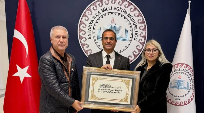 MÜDÜR TECİMEN’DEN SANATA DESTEK