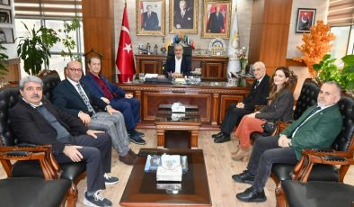 BAŞKAN GÜL İSKAD HEYETİNİ AĞIRLADI