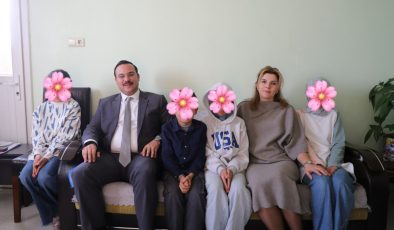 ALTINÖZÜ KAYMAKAMI YETİM ÇOCUKLARI ZİYARET ETTİ