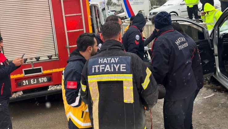 DUVARA ÇARPAN HAFİF TİCARİ ARACIN SÜRÜCÜSÜ YARALANDI   