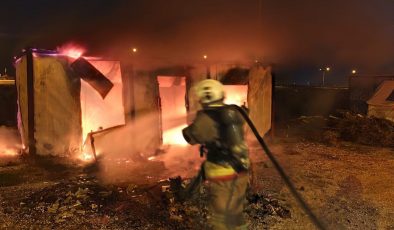 ANTAKYA’DA KONTEYNER YANGINI   