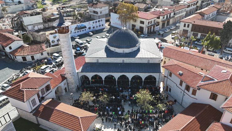 ASRIN FELAKETİNDE YERLE BİR OLAN HABİBİ NECCAR CAMİİ’NDE 6 ŞUBAT’IN ARDINDAN İLK CUMA NAMAZI KILINDI   
