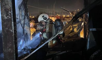 ANTAKYA’DA KONTEYNER YANGINI   