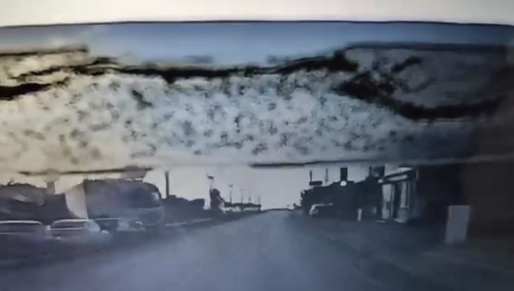 18 KİŞİNİN YARALANDIĞI KAZADA YOLCU MİNİBÜSÜNÜN DEVRİLDİĞİ ANLAR KAMERADA 