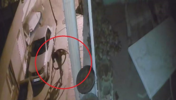 MAHALLENİN ELEKTRİKSİZ KALMASINA SEBEP OLAN HIRSIZLARIN CANLARINI HİÇE SAYARAK YER ALTINDAKİ KABLOLARI ÇALMA ANLARI KAMERADA   