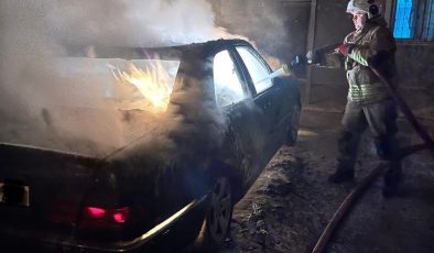 DEFNE’DE OTOMOBİL ALEVLERE TESLİM OLDU   