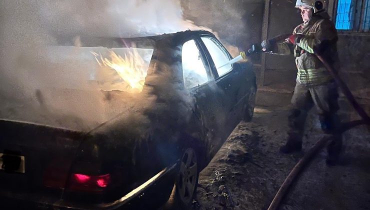 DEFNE’DE OTOMOBİL ALEVLERE TESLİM OLDU   