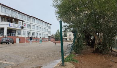 OKUL BAHÇESİNDE 17 YAŞINDAKİ ÇOCUĞUN CANSIZ BEDENİ BULUNDU  