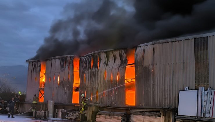 LASTİK DEPOSUNDA ÇIKAN YANGIN KONTROL ALTINA ALINDI   