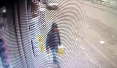 MARKETİN ÖNÜNDEKİ SIVI YAĞ KOLİSİNİ ÇALAN ŞAHSIN O ANLARI KAMERADA   