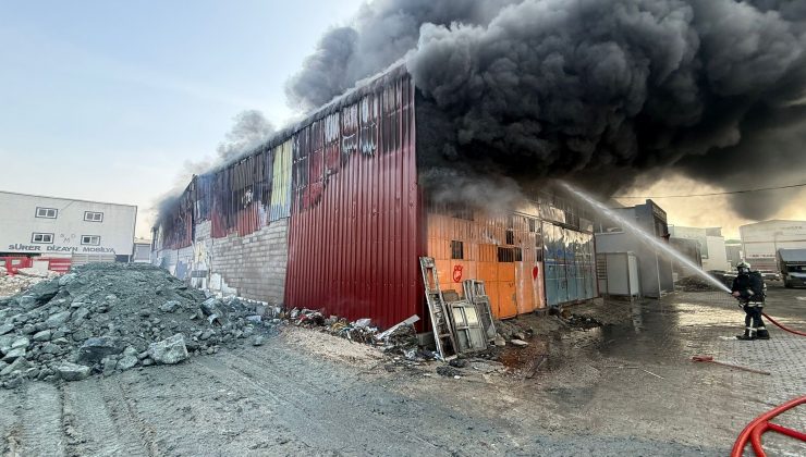 MOBİLYA ATÖLYESİ ALEVLERE TESLİM OLDU   