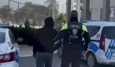 OTOBANDA 174 KİLOMETRE HIZLA ÖLÜME MEYDAN OKUYAN MOTOSİKLETLİYE 45 BİN TL CEZA   