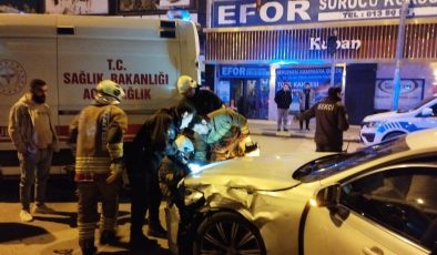 İSKENDERUN’DA TRAFİK KAZASI: 2 YARALI   