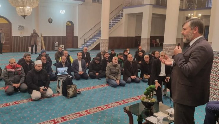 İSKENDERUN’DA UMRE SEMİNERİ DÜZENLENDİ   