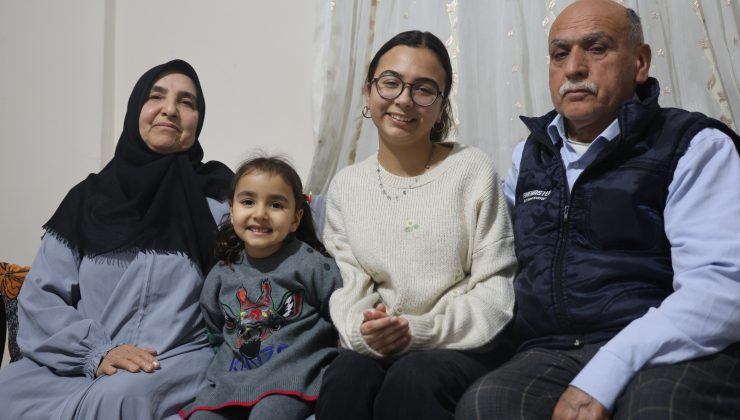 DEPREMDE 3 EVLADINI KAYBEDEN ACILI ANNE, ÇOCUKLARININ KENDİNE EMANETİ OLAN TORUNLARIYLA HAYATA TUTUNDU 