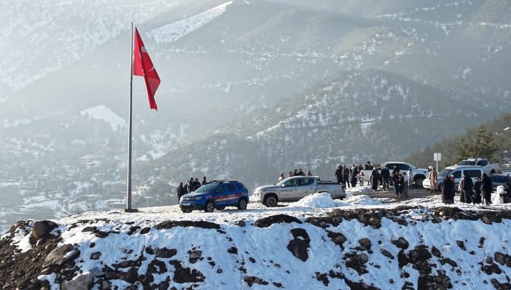 HATAY’IN ZİRVESİNDE GURURLANDIRAN BAYRAK DEĞİŞİMİ   