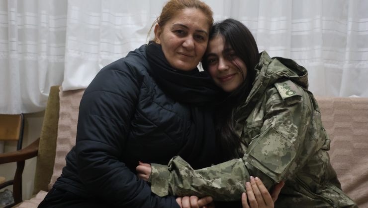 DEPREMDE ANNESİNİ VE AĞABEYİNİ ENKAZDAN KURTARAN ASKERİN ÜŞÜMESİN DİYE KENDİSİNE VERDİĞİ MONTU GERİ VEREBİLMEK İÇİN 3 YILDIR ÖZENLE SAKLIYOR 