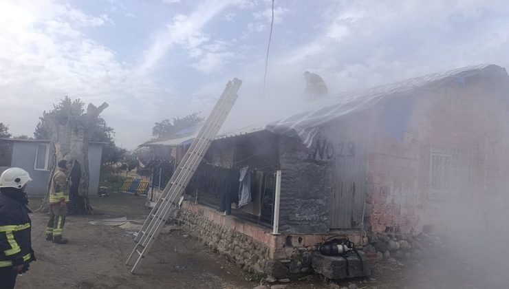 DÖRTYOL’DA ÇATI YANGINI   