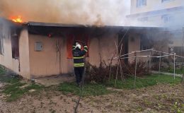 ALTINÖZÜ’NDE EV YANGINI   