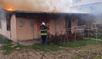 ALTINÖZÜ’NDE EV YANGINI   