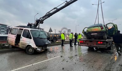 HURDAYA DÖNEN OTOMOBİL ÖĞRETMENE MEZAR OLDU  