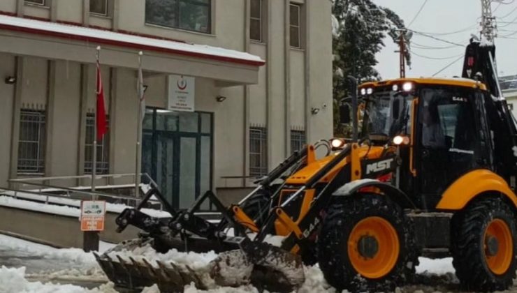 ALTINÖZÜ’NDE KAR MESAİSİ SÜRÜYOR  